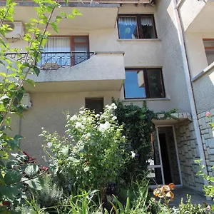Guest house Izgrev Sarafovo, Burgas